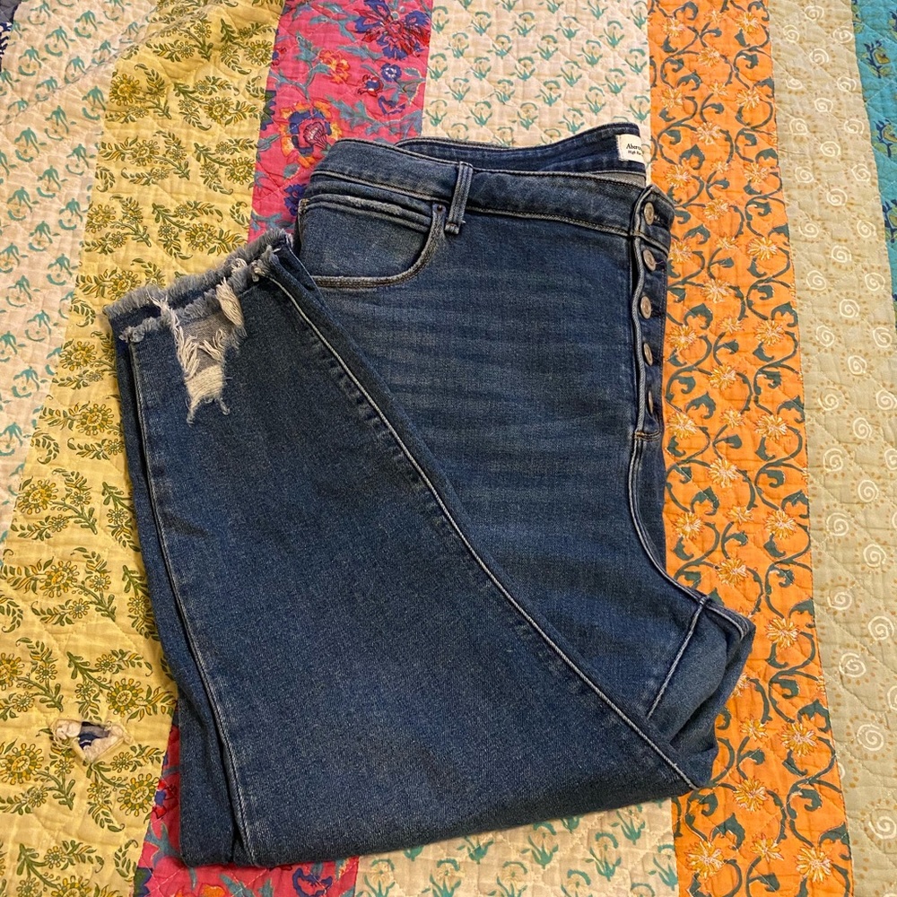 Abercrombie & Fitch High Rise Super Skinny jeans. Women’s size 18S. EUC.